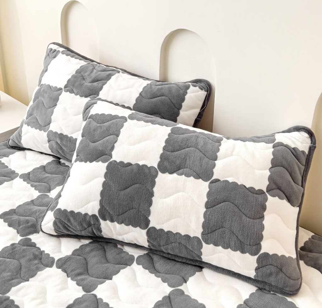 Premium Velvet Fitted Bedsheets with Pillow Covers (2Pcs)